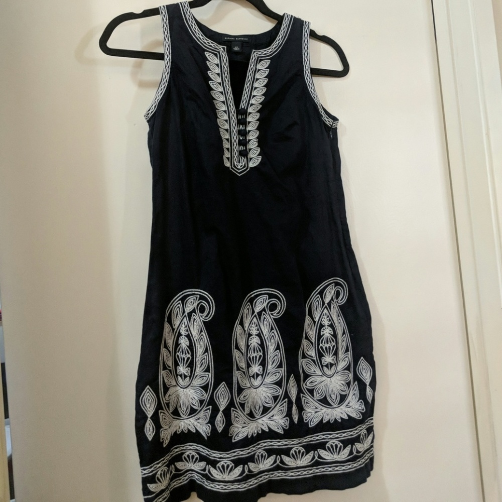Banana Republic sleeveless embroidered dress
